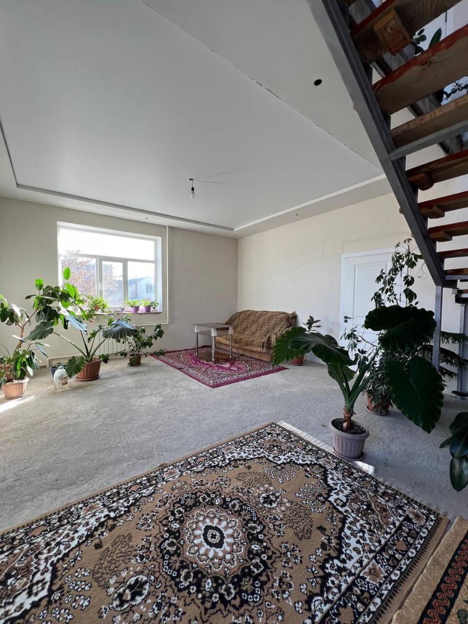 Emir Guest House In カラコル エクステリア 写真