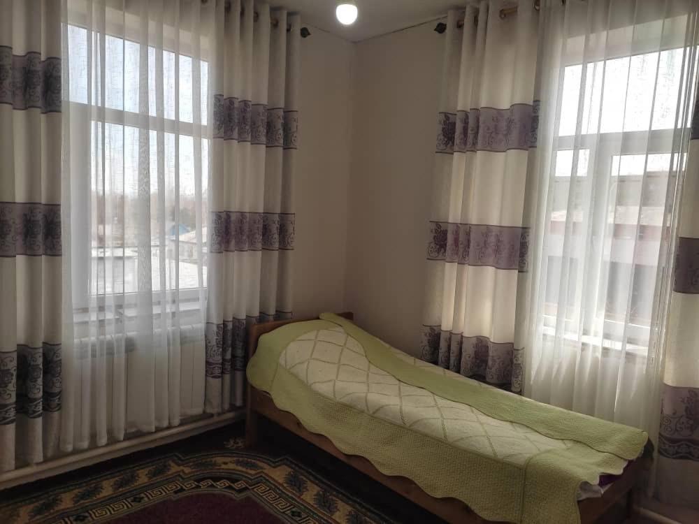 Emir Guest House In カラコル エクステリア 写真