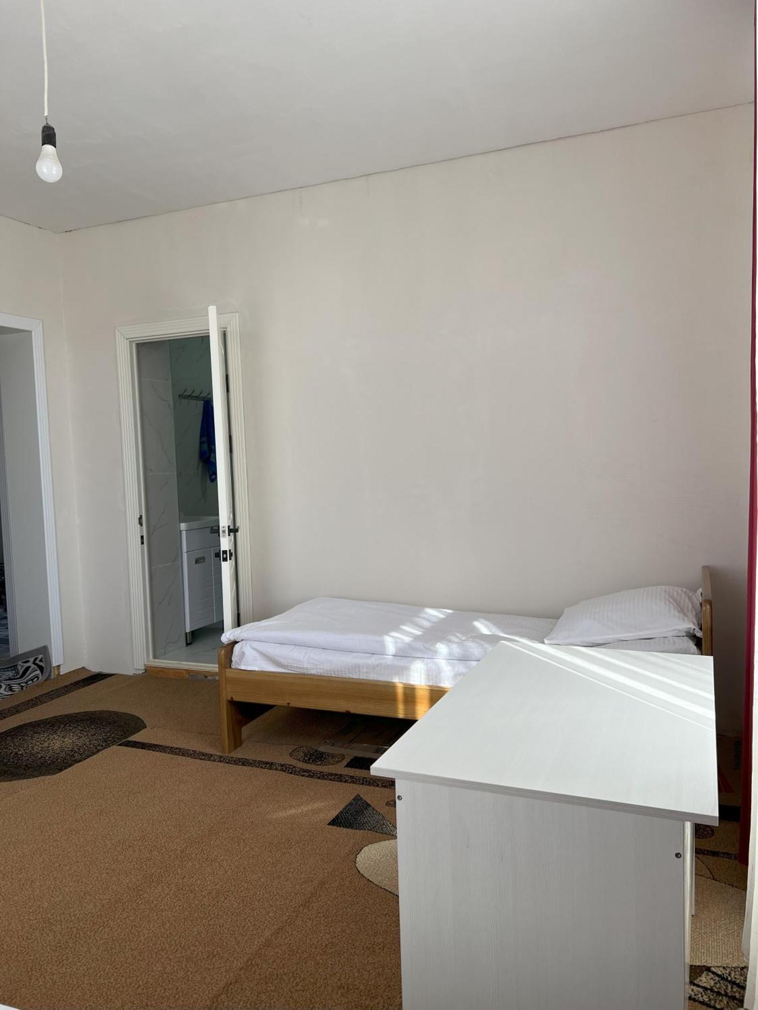 Emir Guest House In カラコル エクステリア 写真