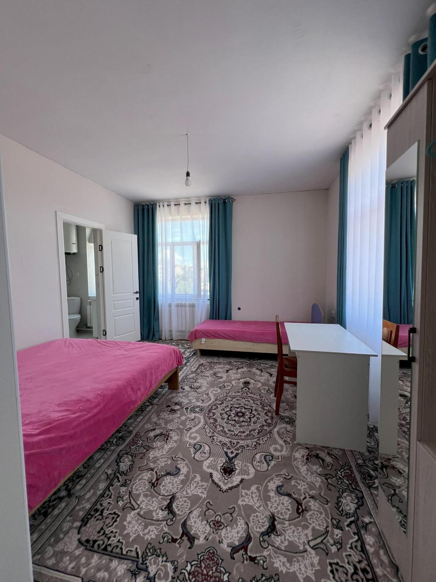 Emir Guest House In カラコル エクステリア 写真
