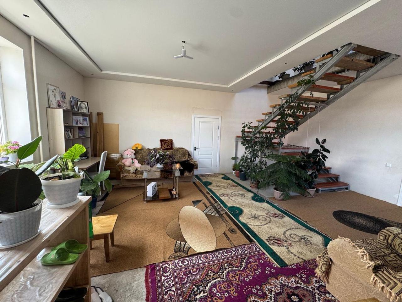 Emir Guest House In カラコル エクステリア 写真
